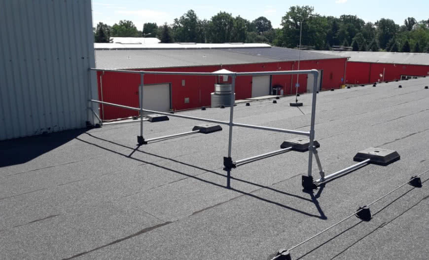 Balustrady i bariery PROSAFE: ochrona dachu bez naruszania poszycia